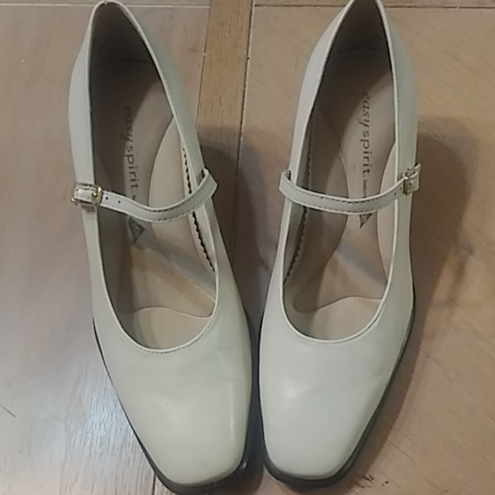 Easy Spirit Cream Leather Mary Jane Heels
